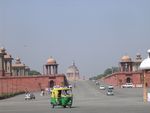 New Delhi: Tucktuck vor Regierungsgebuden