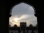 Fatehpur Sikri: Blick durch ein Tor der prchtigen Jami Masjid-Moschee