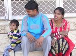 Agra: Eine junge Mittelstandsfamilie als Touristen in Agra