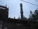 Delhi: Eine imposante Treppe fhrt hinauf zur Jama Masjid, der grten Moschee Indiens