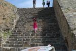 Oaxaca: kleines Mdchen auf grosser Treppe