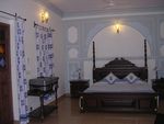 Khimsar: typisches Hotelzimmer und ...