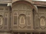 Jodhpur: Eines der kunstvoll gearbeiteten Fenster