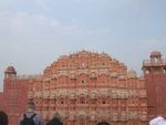 Jaipur: Das Wahrzeichen der "Roten Stadt" in der Frontalansicht