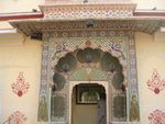 Jaipur: Pfauen-Tor im Maharaja-Palast
