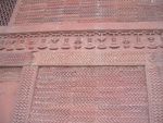 Fathepur Sikri: Aufwendigen Schnitzereien im roten Sandstein der Bauwerke
