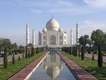 Agra: Die vollkommenen Proportionen des "Monuments der Liebe" spiegeln sich im Lotusbecken