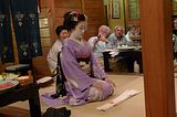 Kyoto - Auftritt einer Maiko (Geisha-Schülerin)