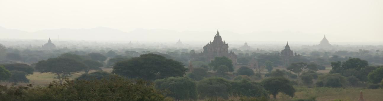 Morgendlicher Blick auf Pagoden in Bagan